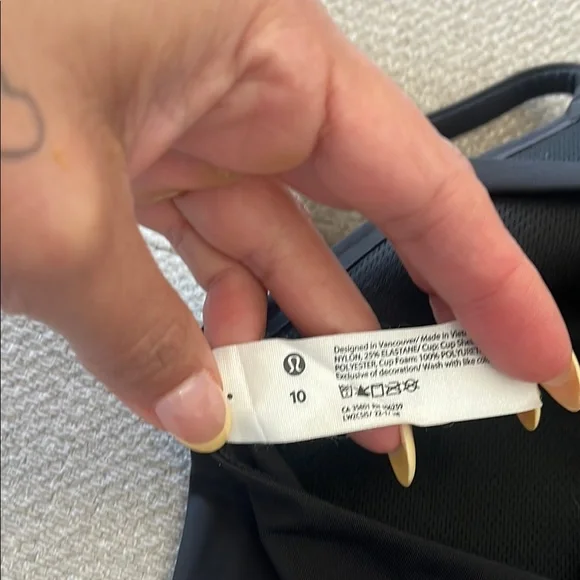 Lululemon longline like a cloud sports bar black sz 10 yoga Pilates gym - Picture 5 of 6